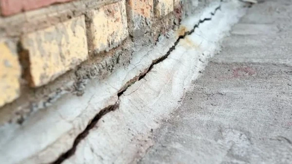 Kā saprast, ka mājas pamatiem steidzami nepieciešams remonts?